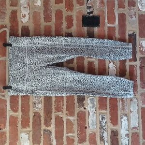 Athleta Ultimate Stash II Textured 7/8 Tight